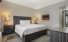 Best Western Plus Airport Inn & Suites